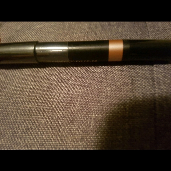 Nudestix Eyeshadow - Picture 2 of 2